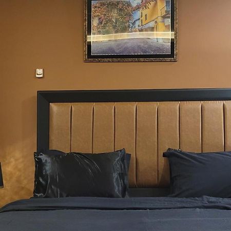 Goldcrest Luxury Apartments Лахор Екстериор снимка