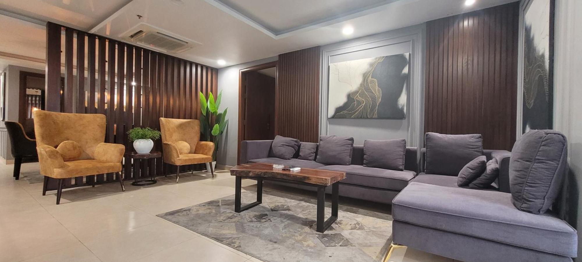 Goldcrest Luxury Apartments Лахор Екстериор снимка