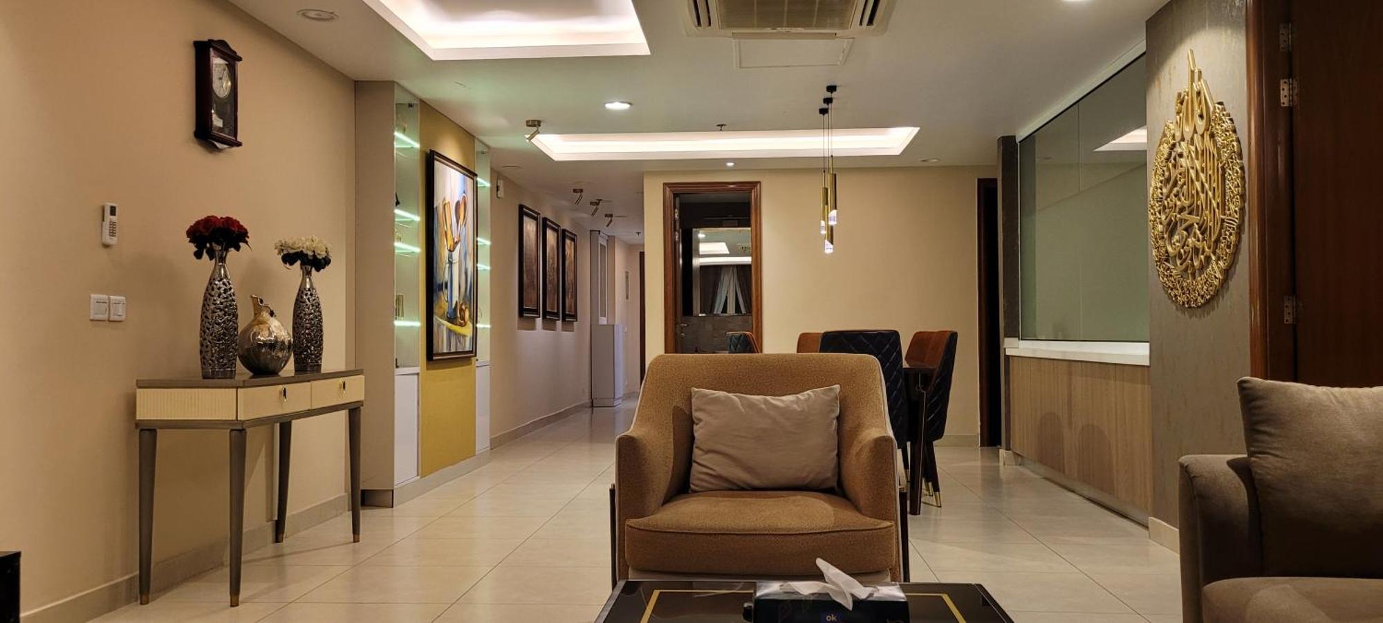 Goldcrest Luxury Apartments Лахор Екстериор снимка