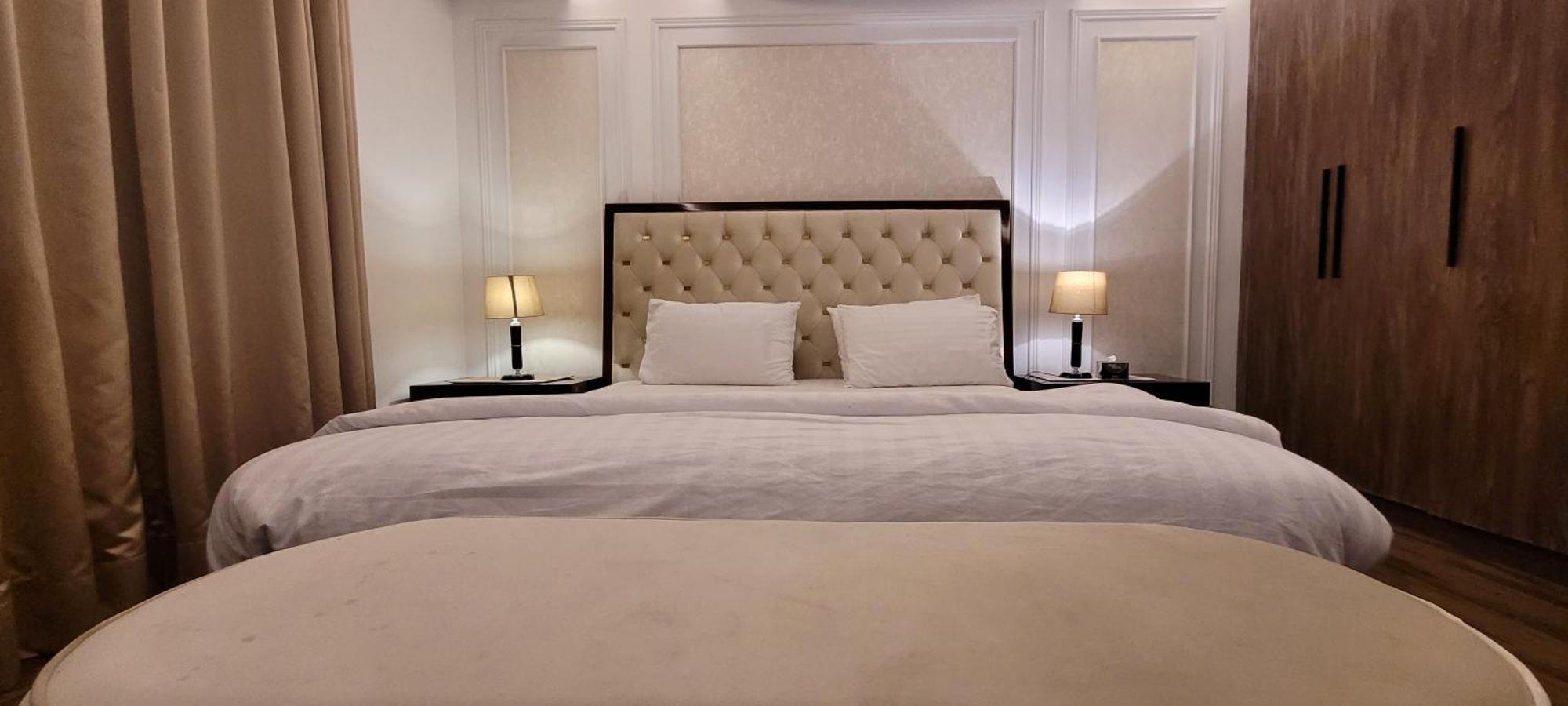 Goldcrest Luxury Apartments Лахор Екстериор снимка