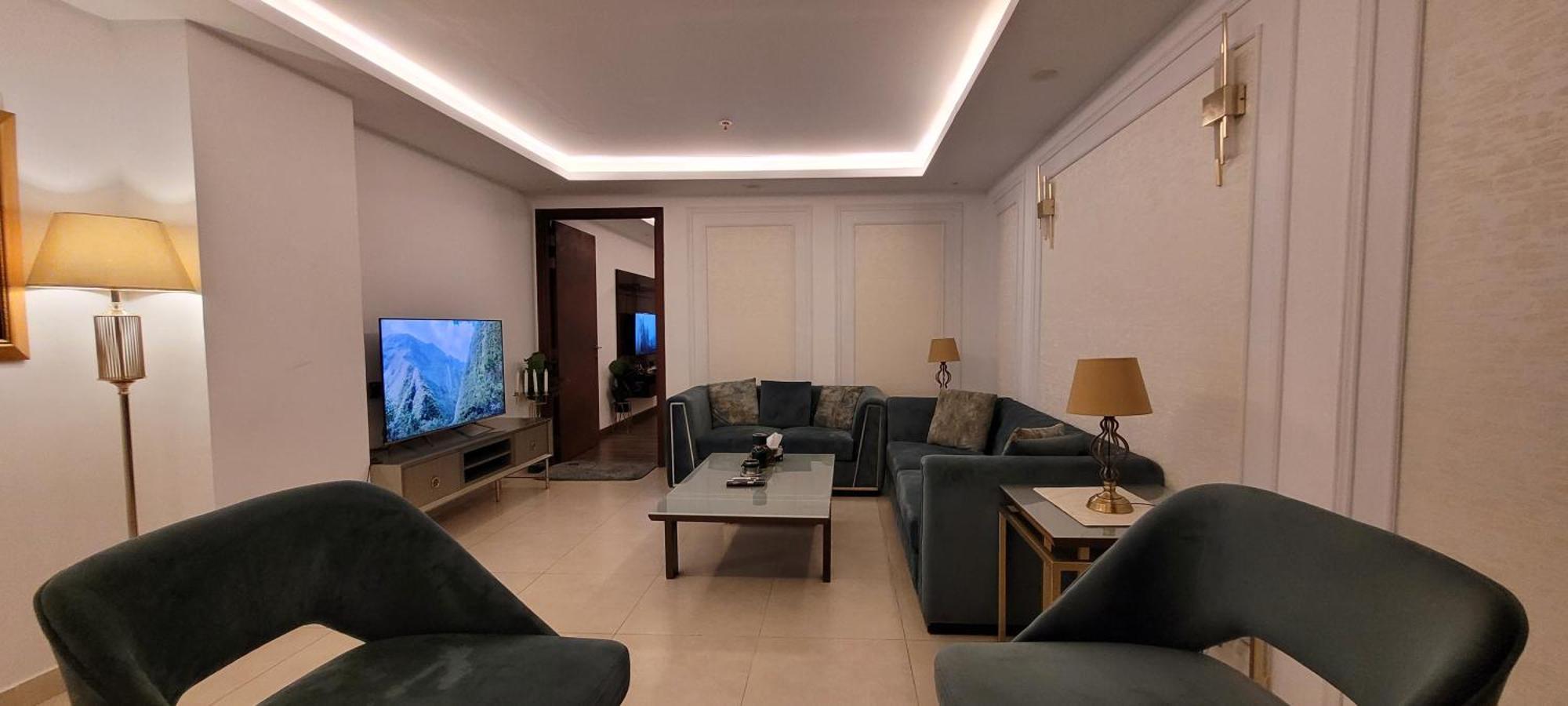 Goldcrest Luxury Apartments Лахор Екстериор снимка