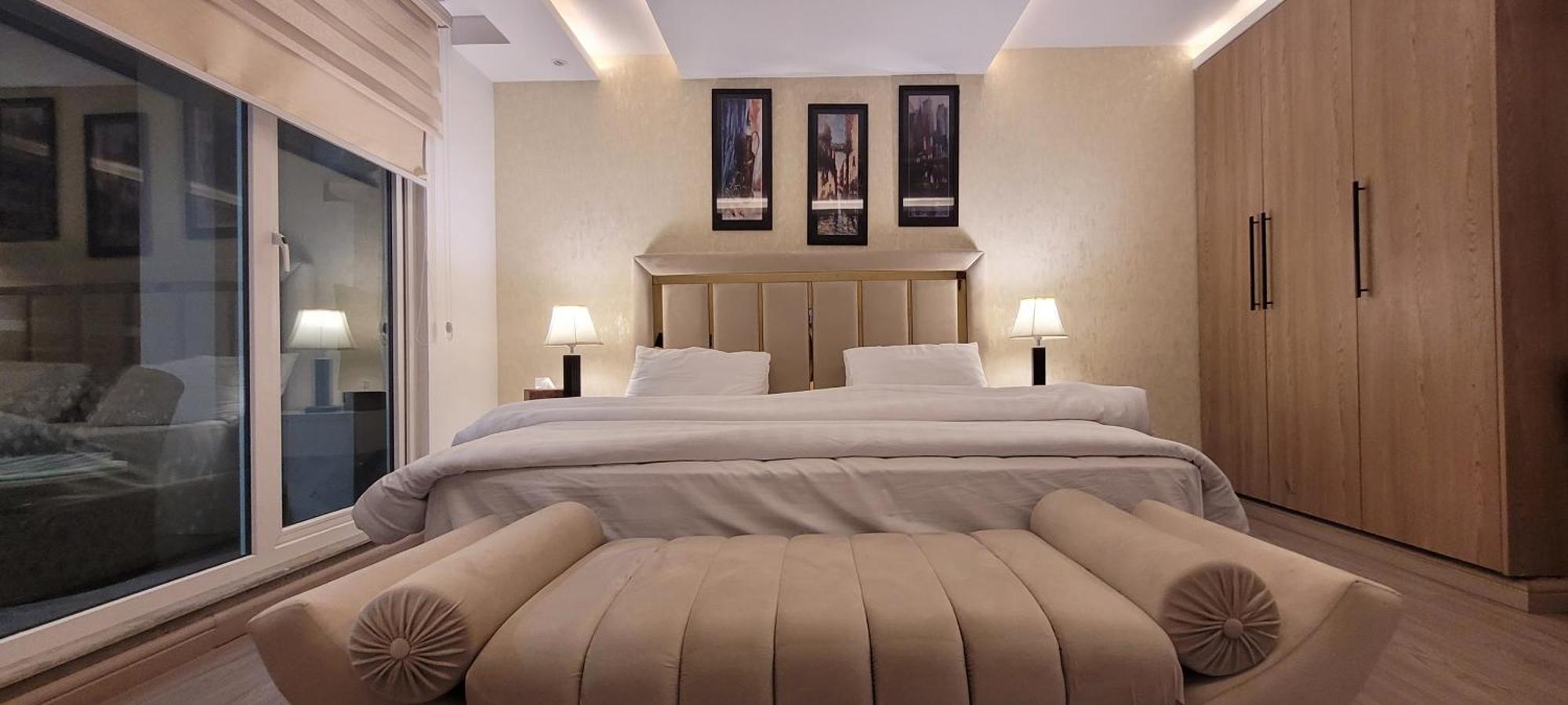 Goldcrest Luxury Apartments Лахор Екстериор снимка