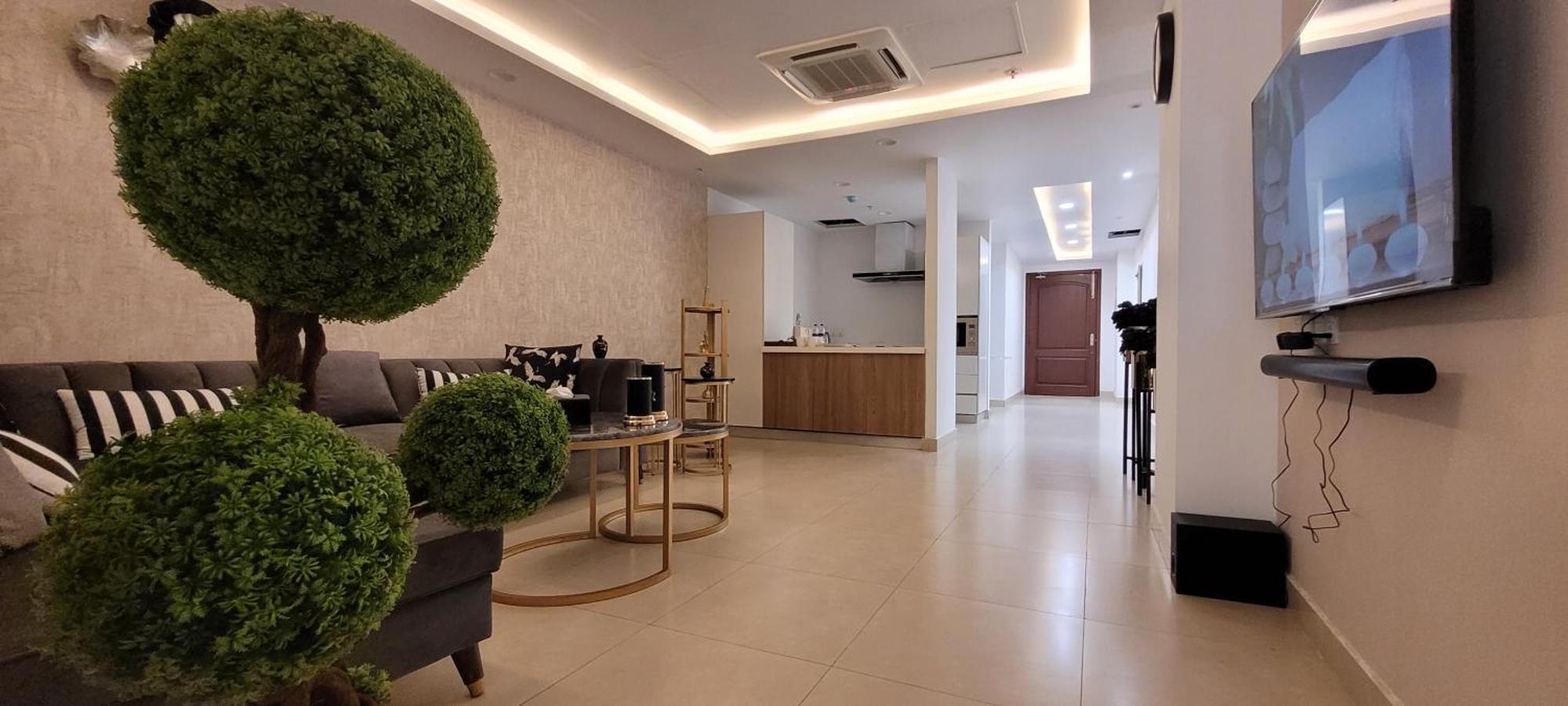 Goldcrest Luxury Apartments Лахор Екстериор снимка