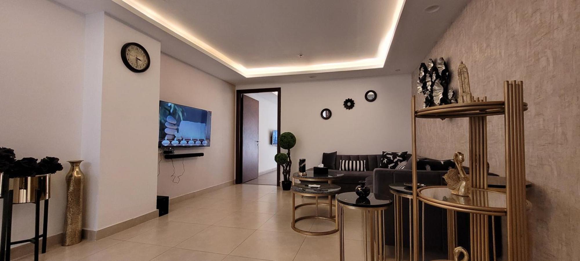 Goldcrest Luxury Apartments Лахор Екстериор снимка