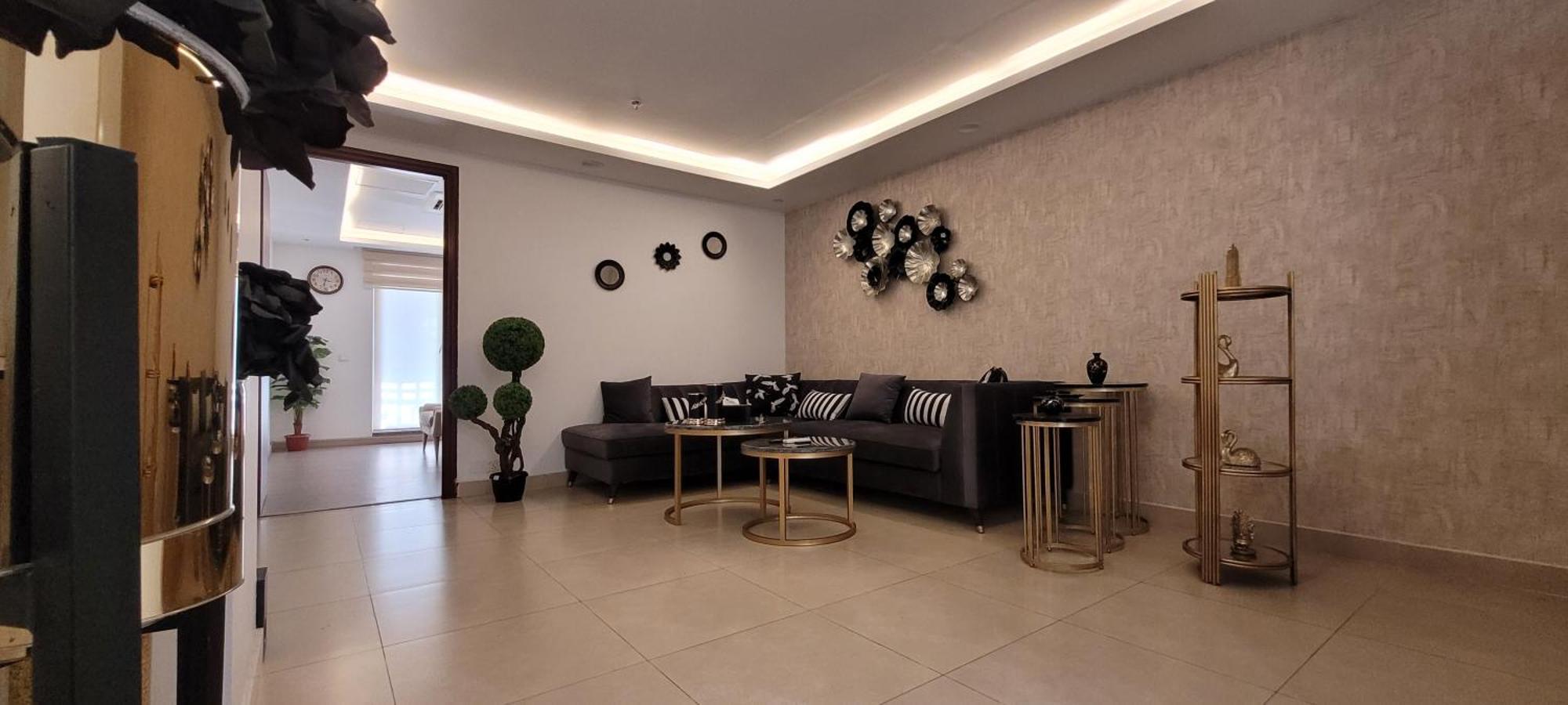 Goldcrest Luxury Apartments Лахор Екстериор снимка