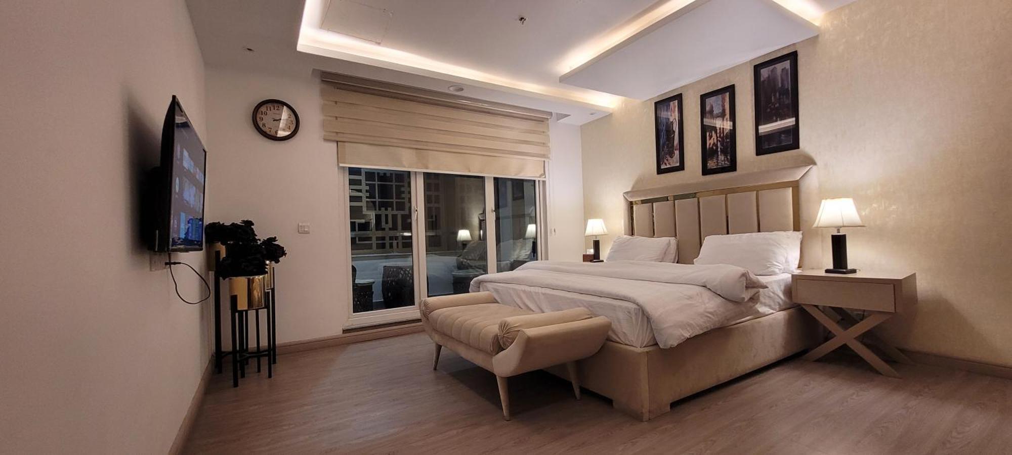Goldcrest Luxury Apartments Лахор Екстериор снимка