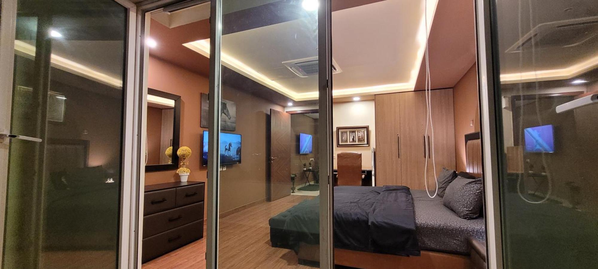 Goldcrest Luxury Apartments Лахор Екстериор снимка
