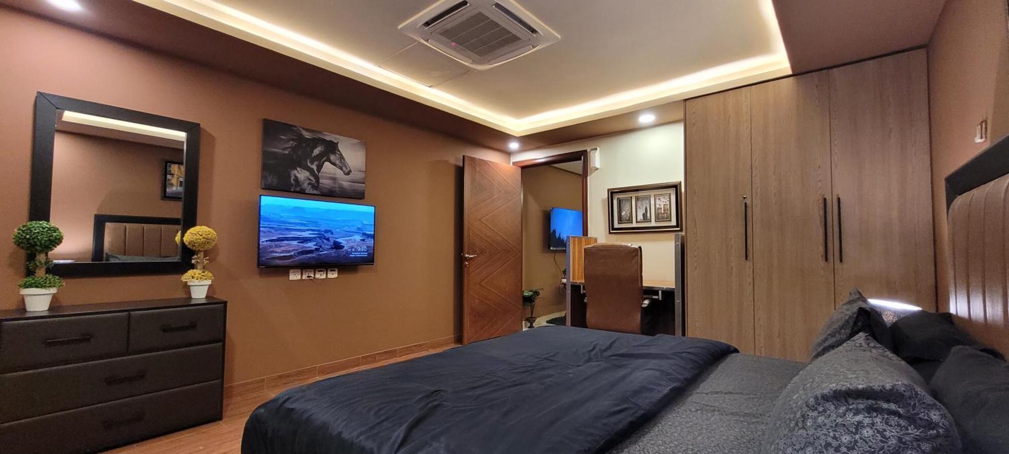 Goldcrest Luxury Apartments Лахор Екстериор снимка