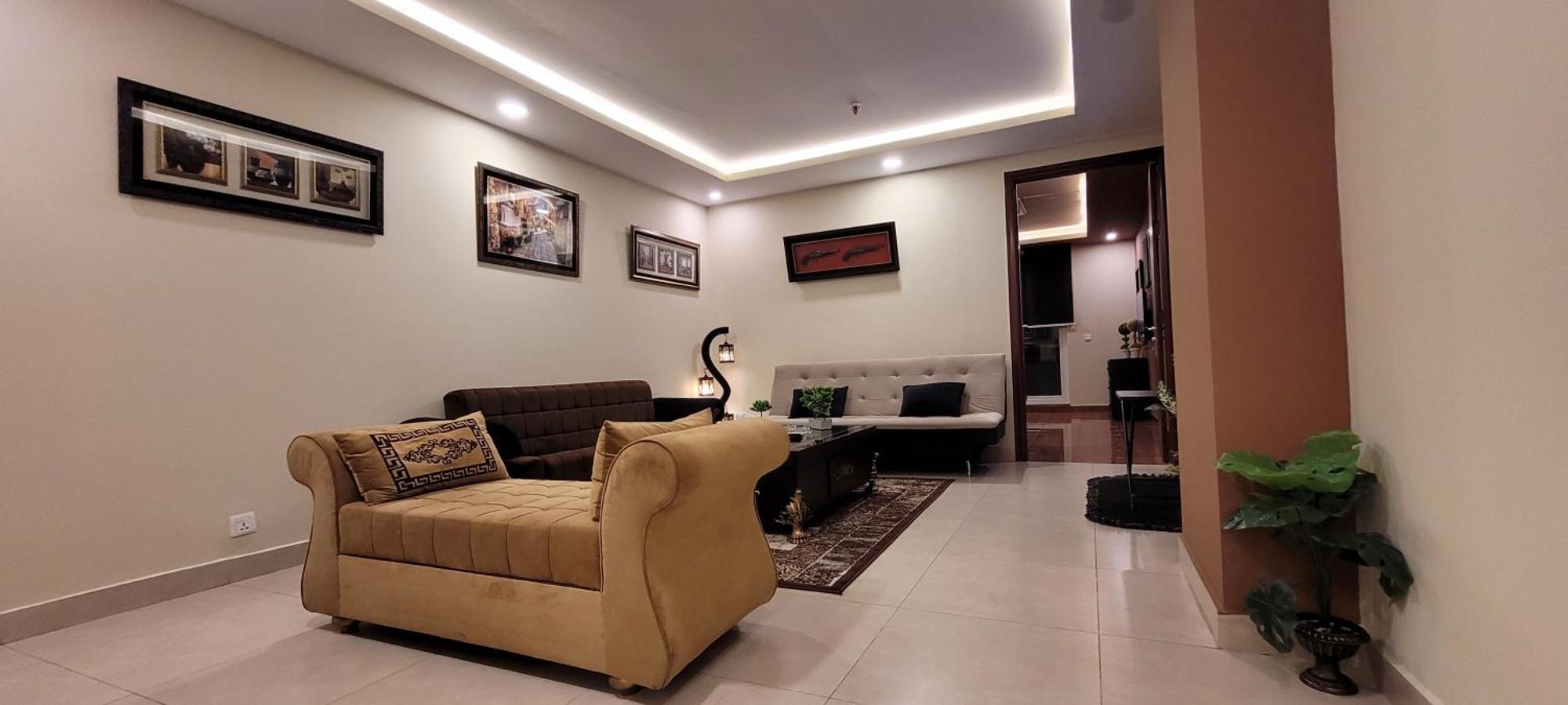 Goldcrest Luxury Apartments Лахор Екстериор снимка