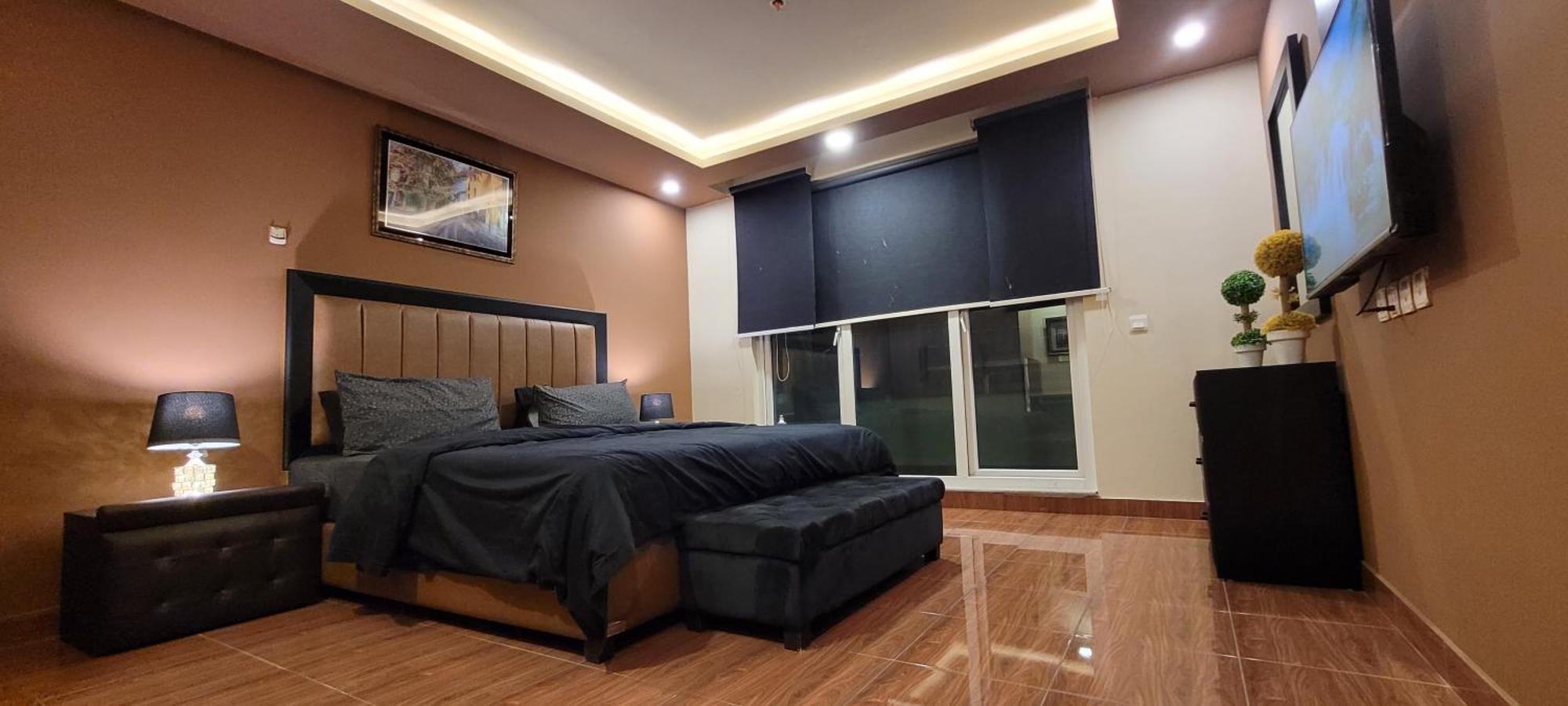 Goldcrest Luxury Apartments Лахор Екстериор снимка