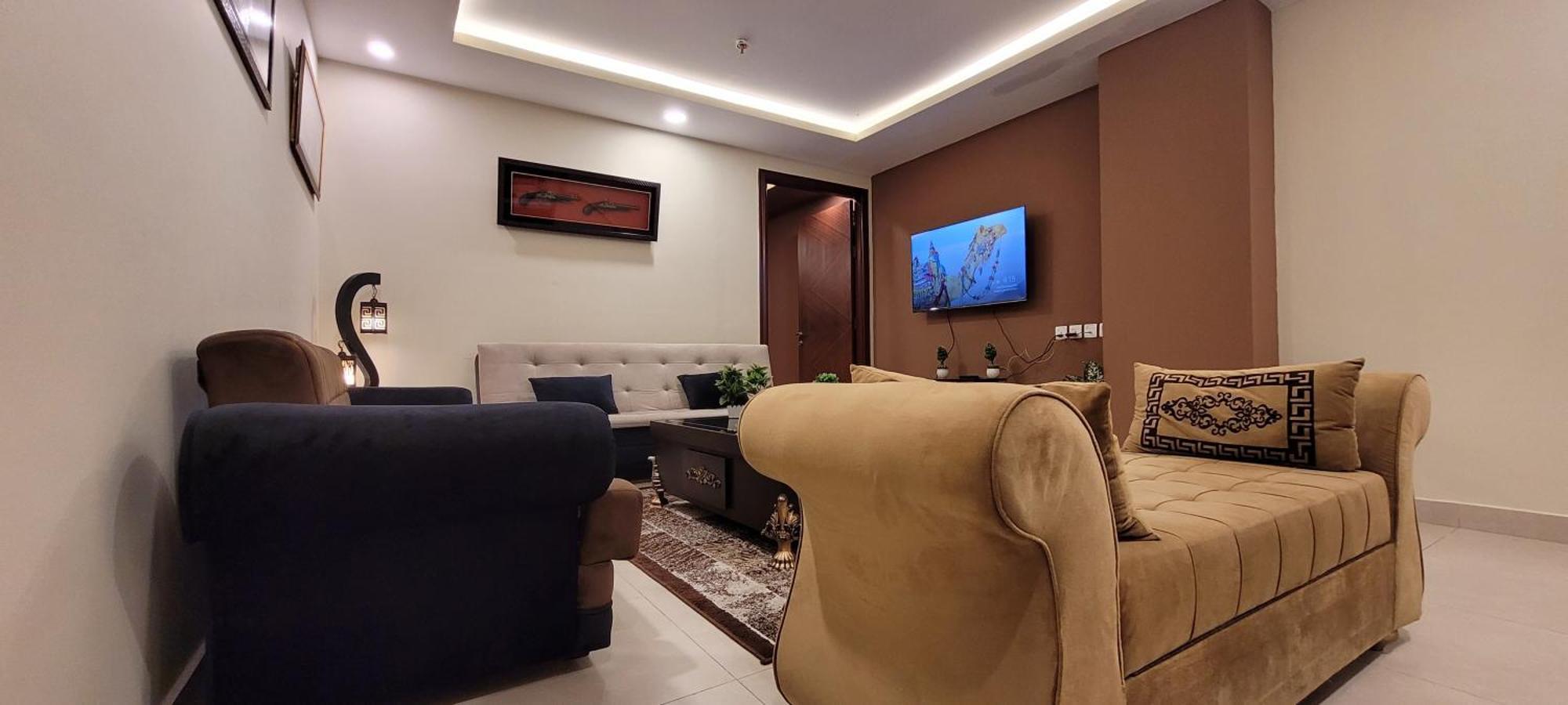 Goldcrest Luxury Apartments Лахор Екстериор снимка