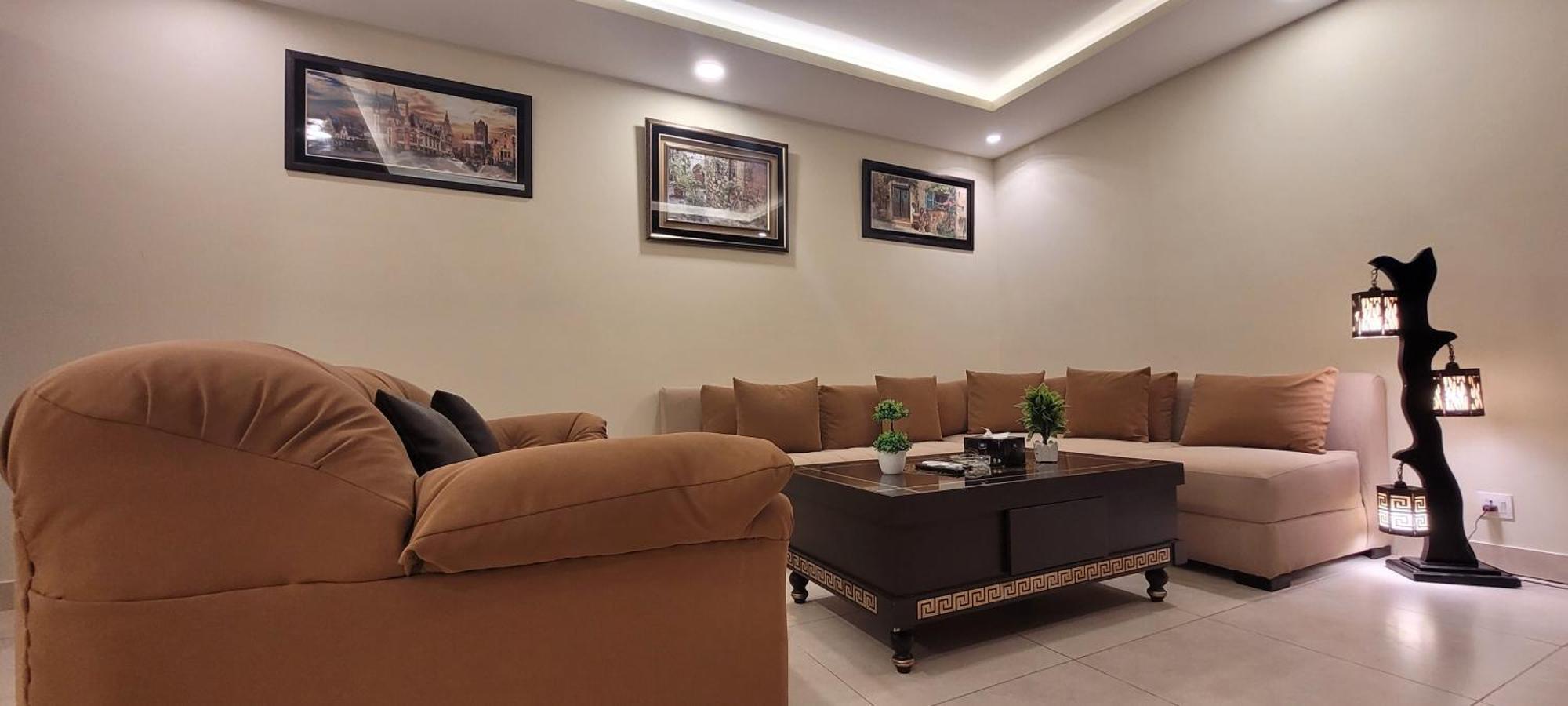 Goldcrest Luxury Apartments Лахор Екстериор снимка