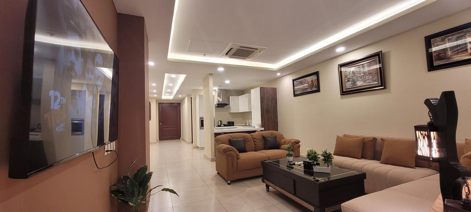 Goldcrest Luxury Apartments Лахор Екстериор снимка